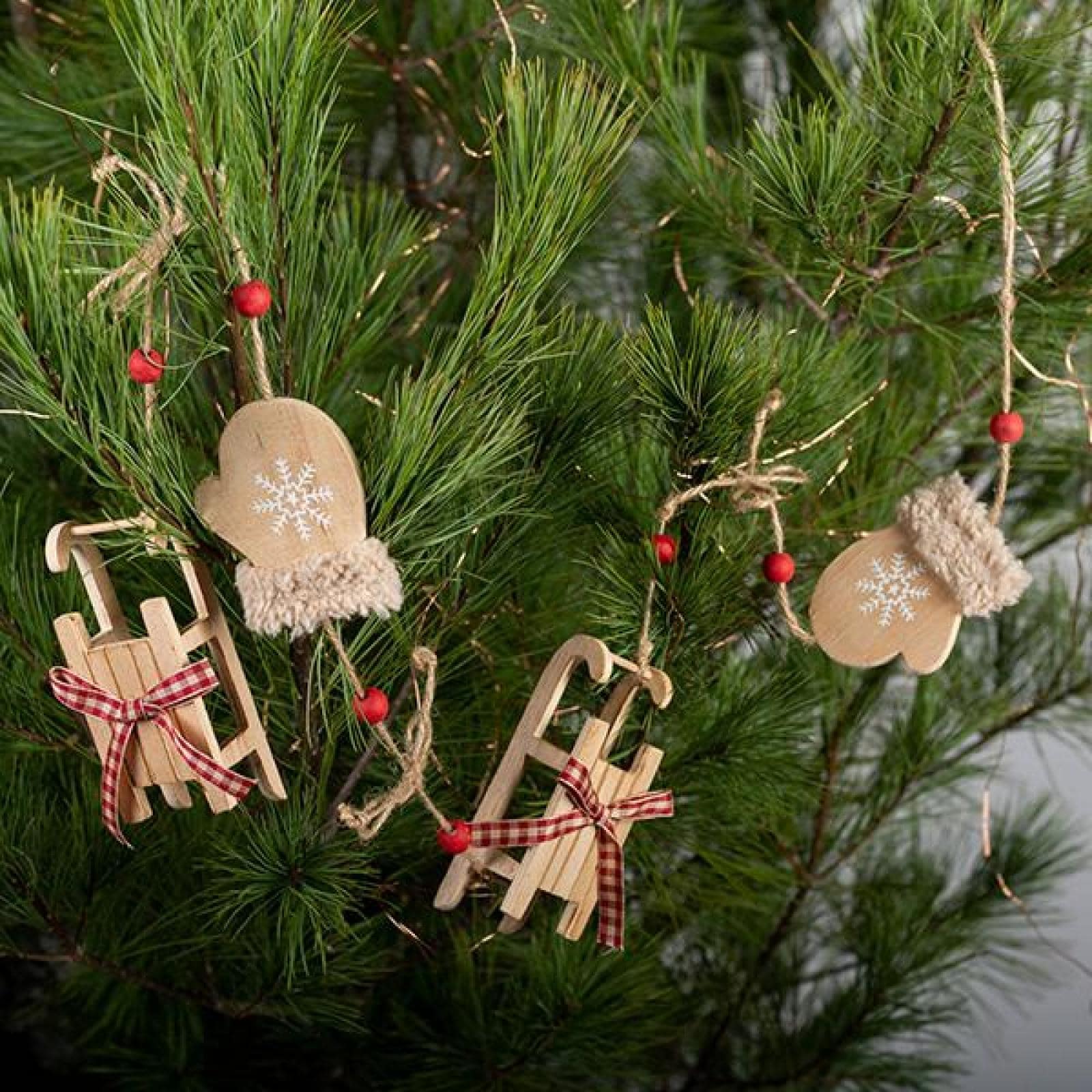 Wooden Sleds And Mittens Garland - Multi